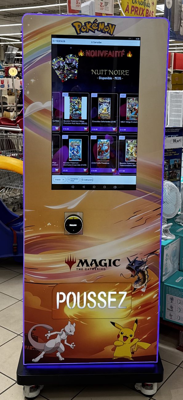 Distributeur FRITZTCG de boosters Pokémon et Magic au Super U de Sarralbe