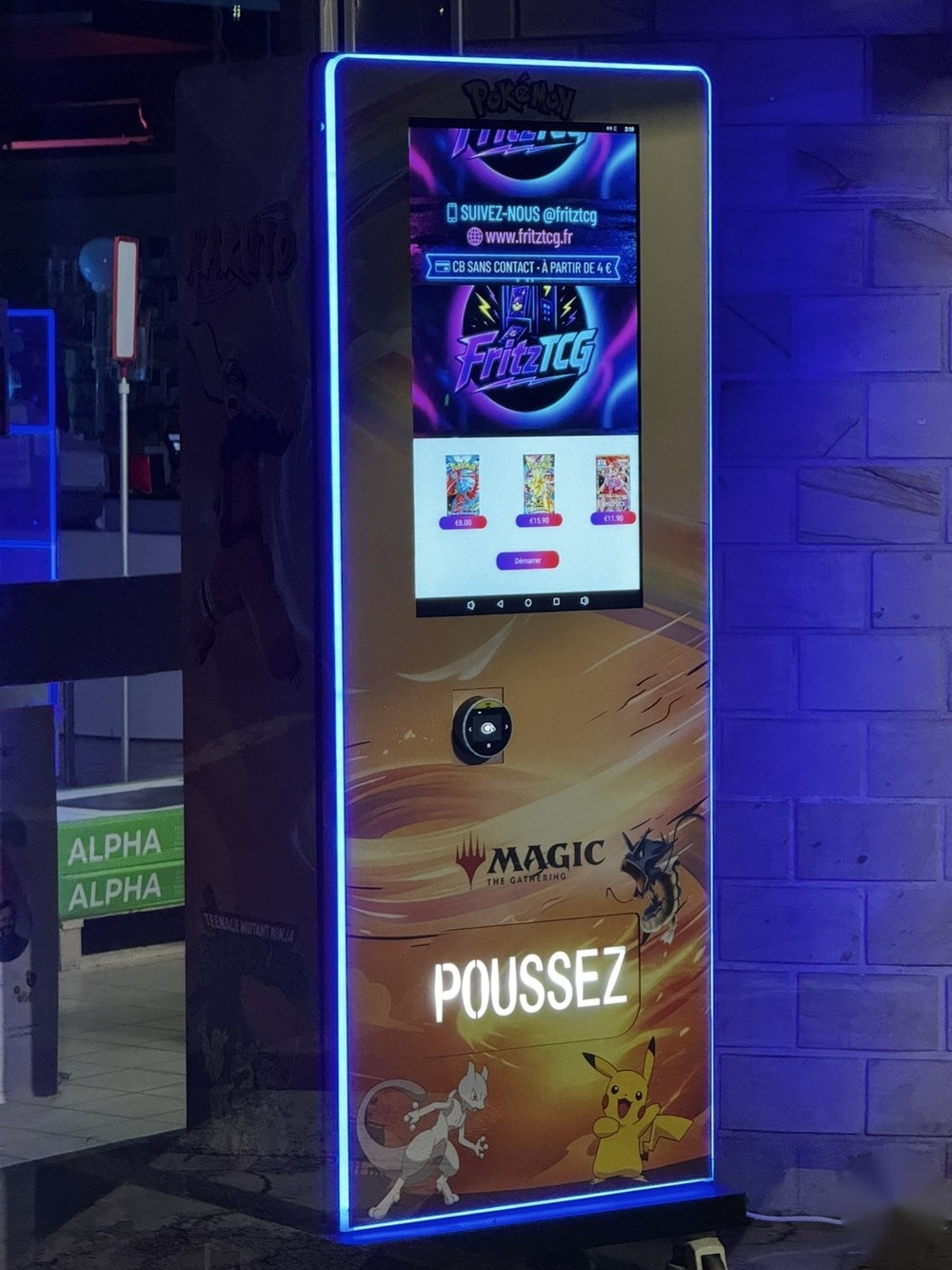 Distributeur automatique de boosters Pokémon FRITZTCG au Super U Diemeringen